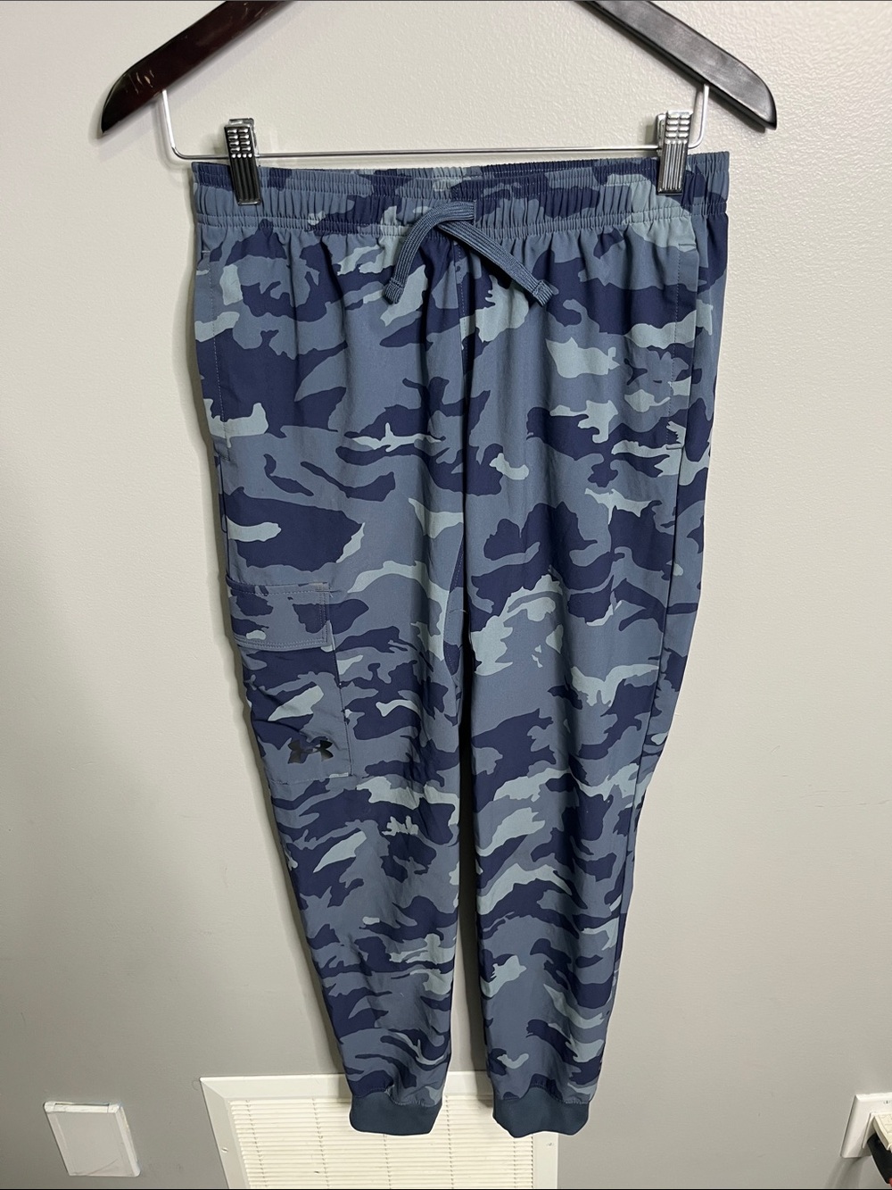 Under Armour Youth Large Blue Camo Cargo Jogger Pants – Elastic Waist Drawstring